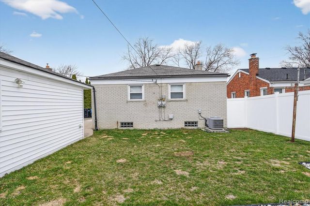 830 Mapleknoll Avenue, Madison Heights, MI 48071