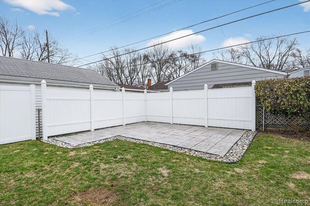 830 Mapleknoll Avenue, Madison Heights, MI 48071