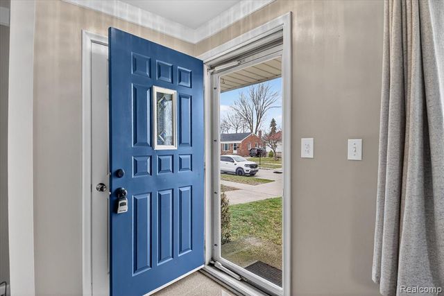 830 Mapleknoll Avenue, Madison Heights, MI 48071