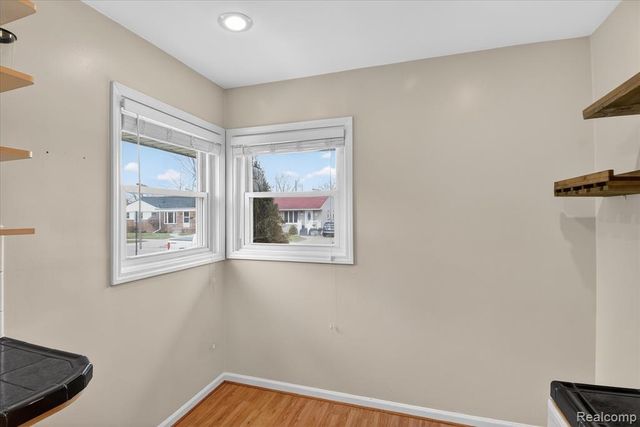 830 Mapleknoll Avenue, Madison Heights, MI 48071