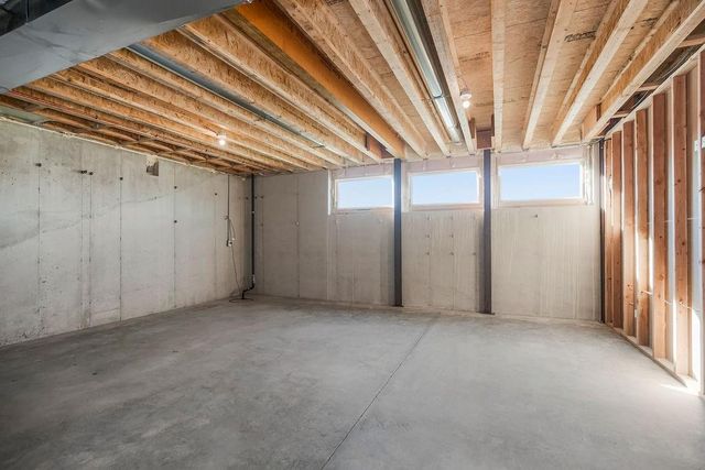 10856 S Shady Bend Road, Olathe, KS 66061