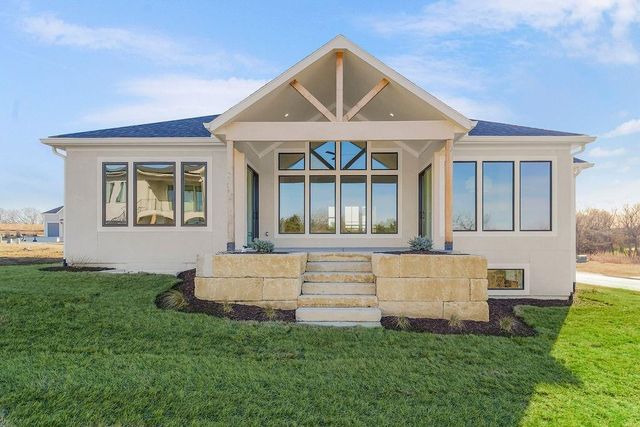 10856 S Shady Bend Road, Olathe, KS 66061