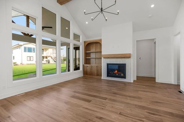 10856 S Shady Bend Road, Olathe, KS 66061