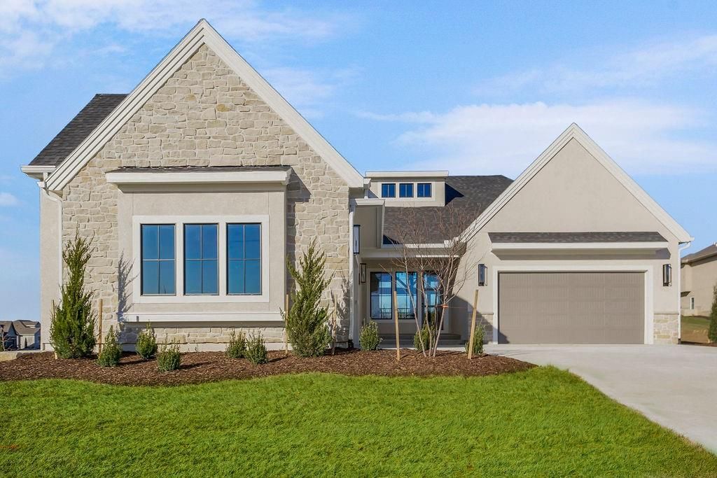 10856 S Shady Bend Road, Olathe, KS 66061