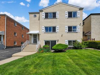 8430 W Oak Avenue, Niles, IL 60714
