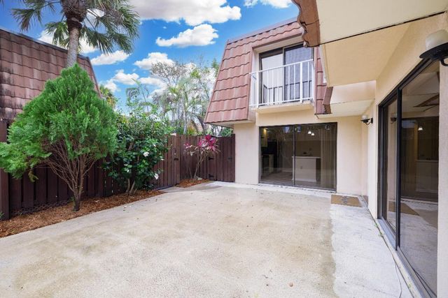 596 Green Springs Place, West Palm Beach, FL 33409