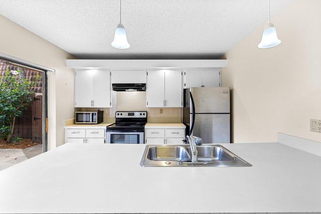 596 Green Springs Place, West Palm Beach, FL 33409