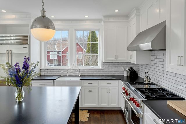 45 Jelliff Mill Road 45, New Canaan, CT 06840