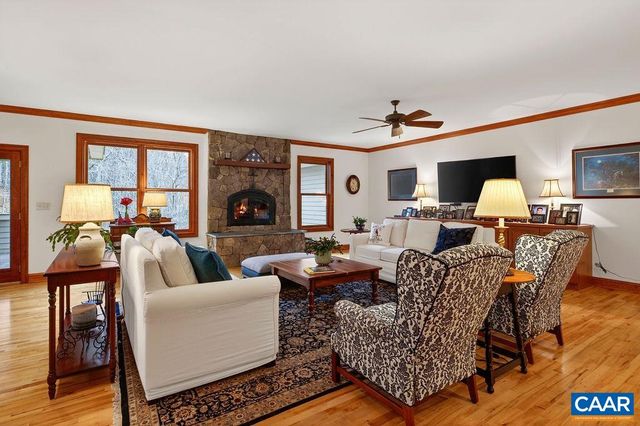 519 FOOTHILLS DR, Nellysford, VA 22958