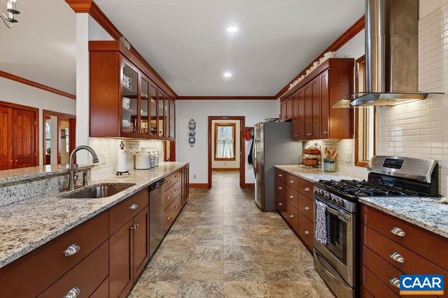 519 FOOTHILLS DR, Nellysford, VA 22958