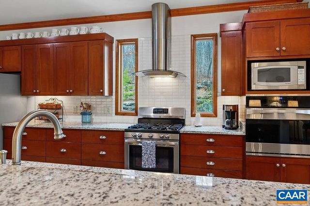 519 FOOTHILLS DR, Nellysford, VA 22958