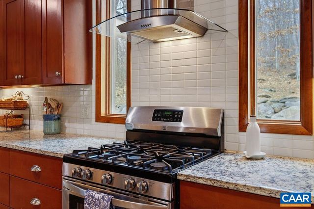 519 FOOTHILLS DR, Nellysford, VA 22958