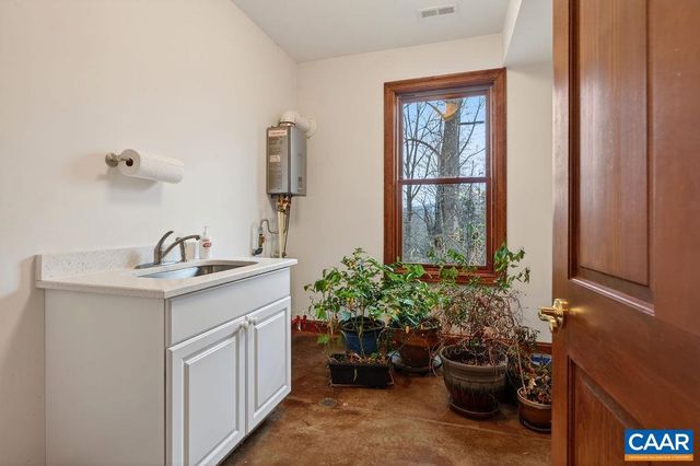 519 FOOTHILLS DR, Nellysford, VA 22958