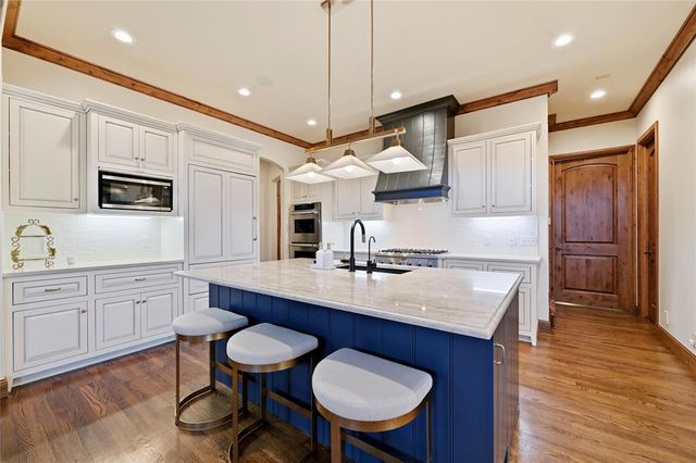 1902 Elmhurst Avenue, Nichols Hills, OK 73120