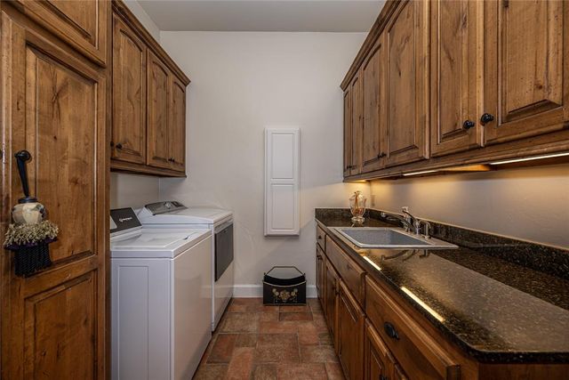 1902 Elmhurst Avenue, Nichols Hills, OK 73120