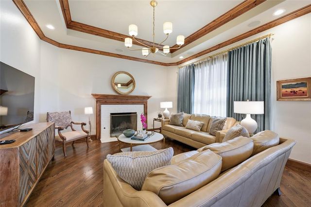 1902 Elmhurst Avenue, Nichols Hills, OK 73120