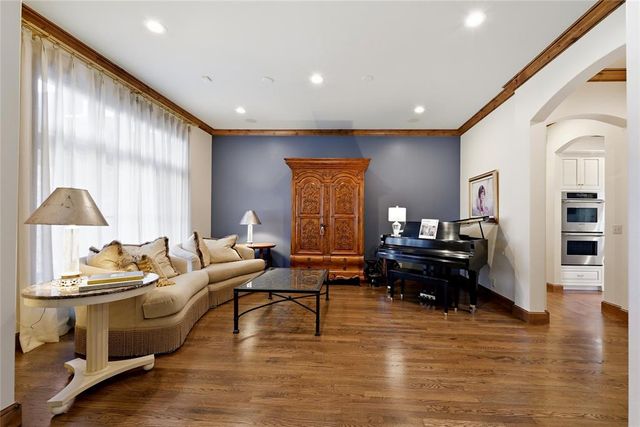 1902 Elmhurst Avenue, Nichols Hills, OK 73120