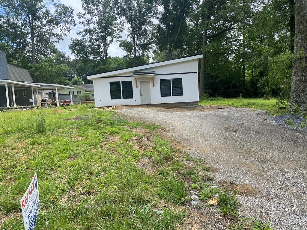 1002 Delaware Drive, Dalton, GA 30721