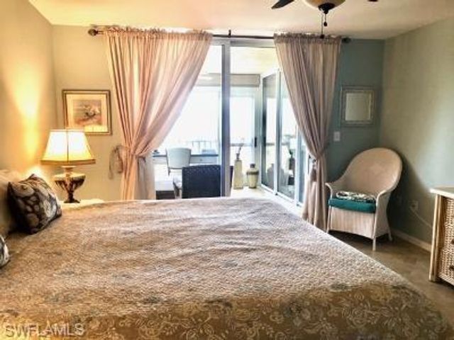 6585 Nicholas BLVD 1001, Naples, FL 34108