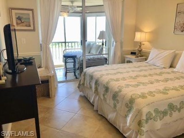 6585 Nicholas BLVD 1001, Naples, FL 34108