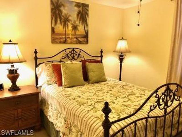 6585 Nicholas BLVD 1001, Naples, FL 34108