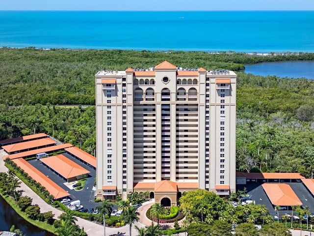6585 Nicholas BLVD 1001, Naples, FL 34108