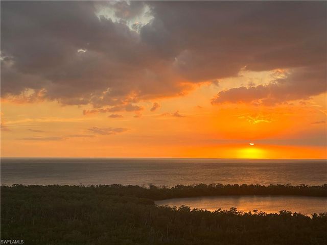 6585 Nicholas BLVD 1001, Naples, FL 34108