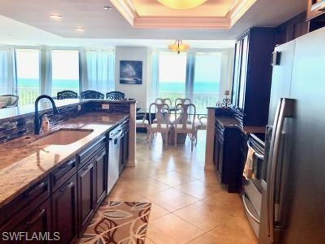 6585 Nicholas BLVD 1001, Naples, FL 34108