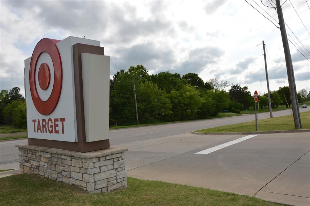 13200 NW 10th Street, Yukon, OK 73099