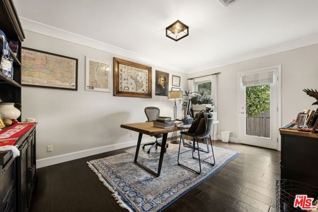 1940 N Western Avenue, Los Angeles, CA 90027