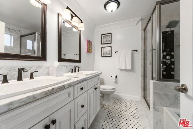 1940 N Western Avenue, Los Angeles, CA 90027