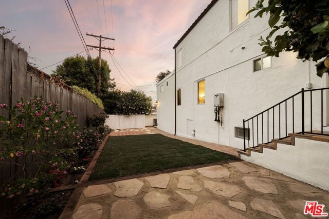 1940 N Western Avenue, Los Angeles, CA 90027