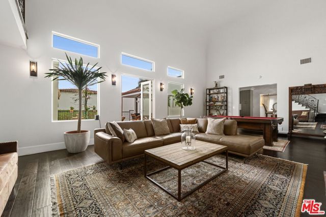 1940 N Western Avenue, Los Angeles, CA 90027