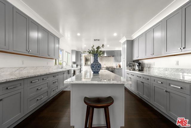 1940 N Western Avenue, Los Angeles, CA 90027