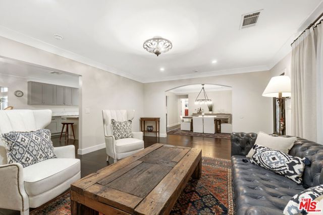 1940 N Western Avenue, Los Angeles, CA 90027