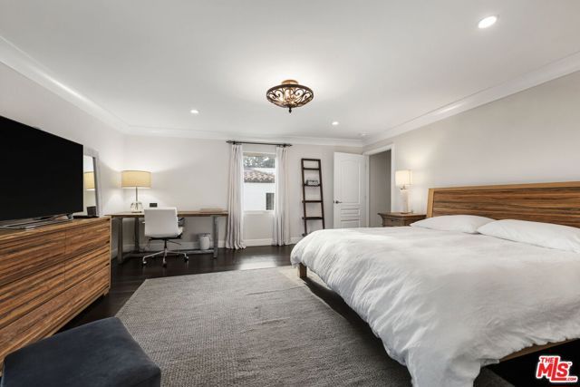 1940 N Western Avenue, Los Angeles, CA 90027