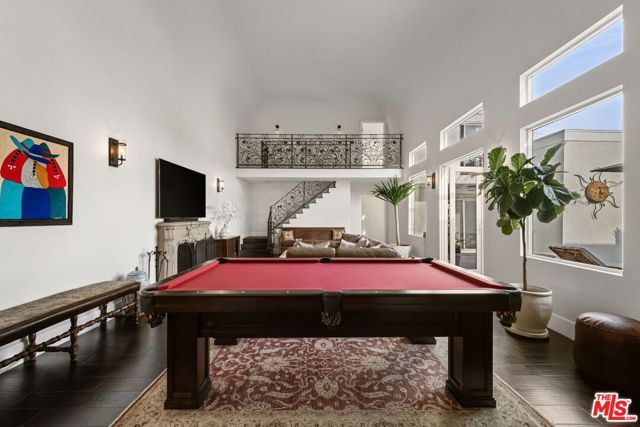 1940 N Western Avenue, Los Angeles, CA 90027