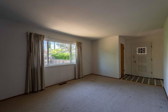 170 Ginger Dr, Auburn, CA 95603