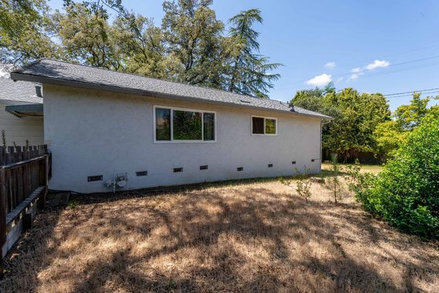 170 Ginger Dr, Auburn, CA 95603