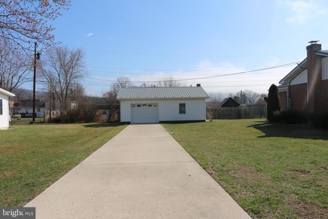 103 TRENTON ST, Petersburg, WV 26847