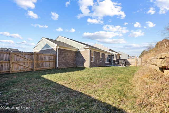 2116 Quail Ridge Dr, La Grange, KY 40031