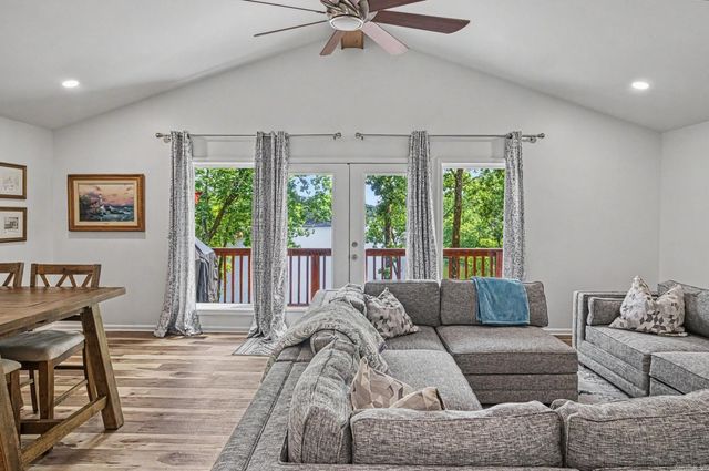 38 Estremedura DR, Hot Springs Village, AR 71909