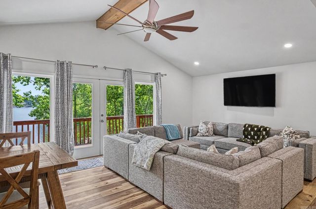 38 Estremedura DR, Hot Springs Village, AR 71909