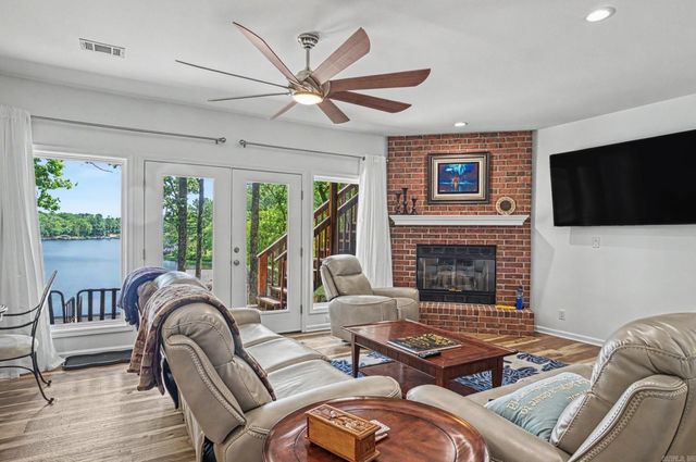38 Estremedura DR, Hot Springs Village, AR 71909