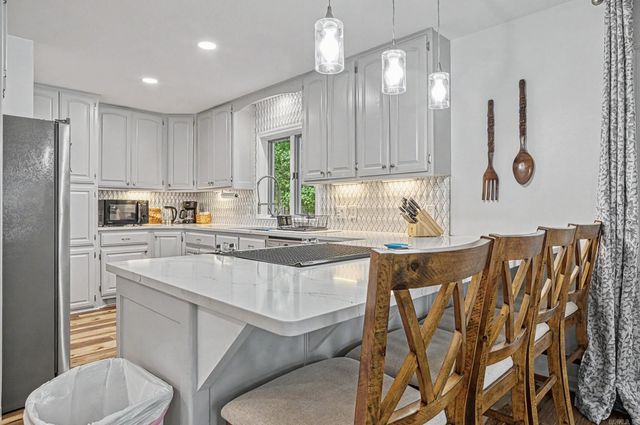 38 Estremedura DR, Hot Springs Village, AR 71909