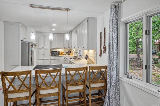 38 Estremedura DR, Hot Springs Village, AR 71909