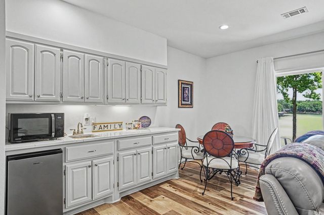 38 Estremedura DR, Hot Springs Village, AR 71909