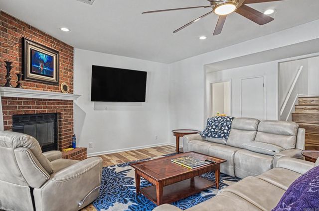38 Estremedura DR, Hot Springs Village, AR 71909