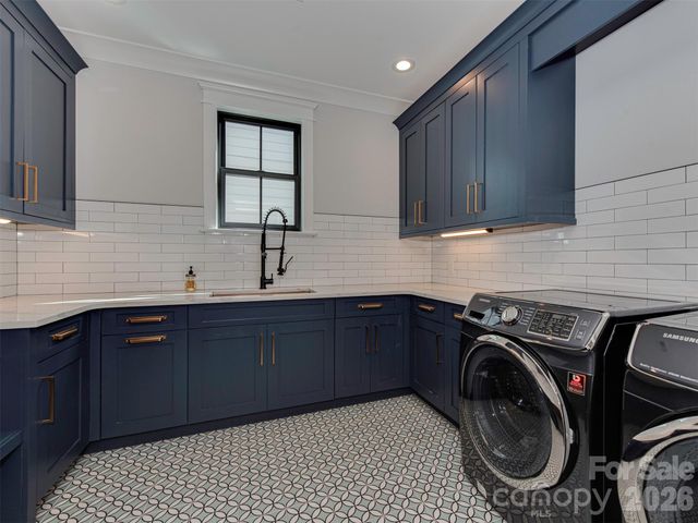 4009 Ridgecrest Avenue, Charlotte, NC 28211