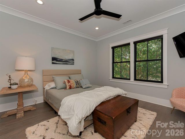 4009 Ridgecrest Avenue, Charlotte, NC 28211